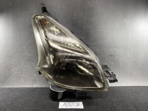 TOYOTA RACTIS NCP100 HID Headlight ICHIKOH 52-157 Right Side x1