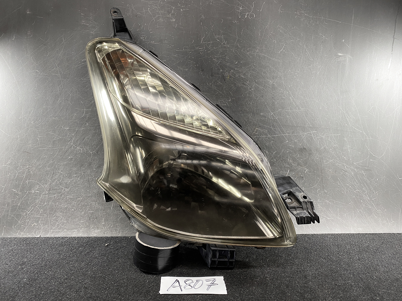 TOYOTA RACTIS NCP100 HID Headlight ICHIKOH 52-157 Right Side x1