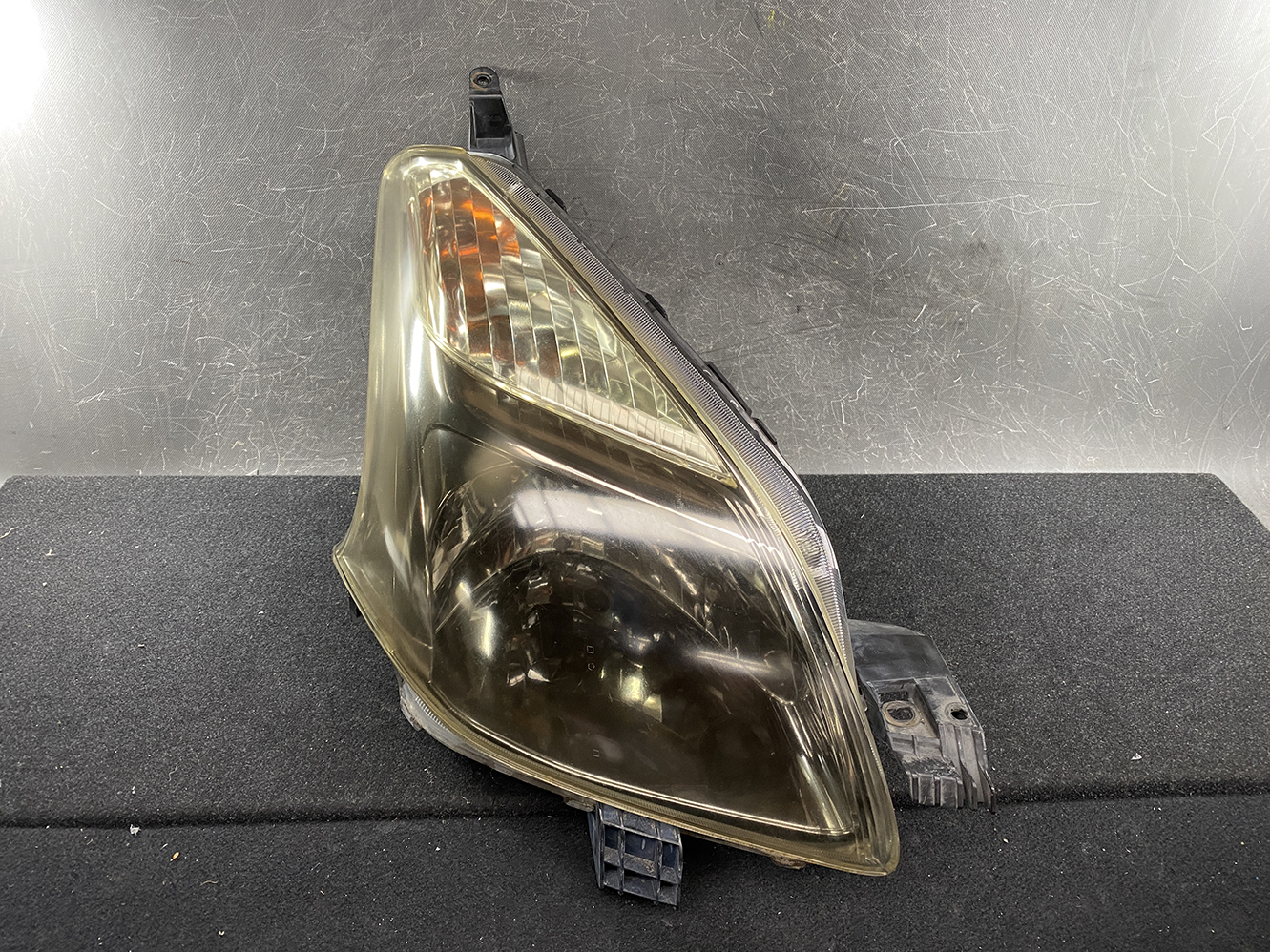 TOYOTA RACTIS NCP100 HID Headlight ICHIKOH 52-157 Right Side x1 - Image 2