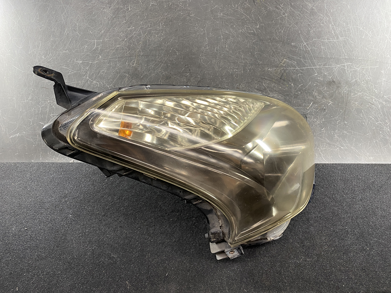 TOYOTA RACTIS NCP100 HID Headlight ICHIKOH 52-157 Right Side x1 - Image 3