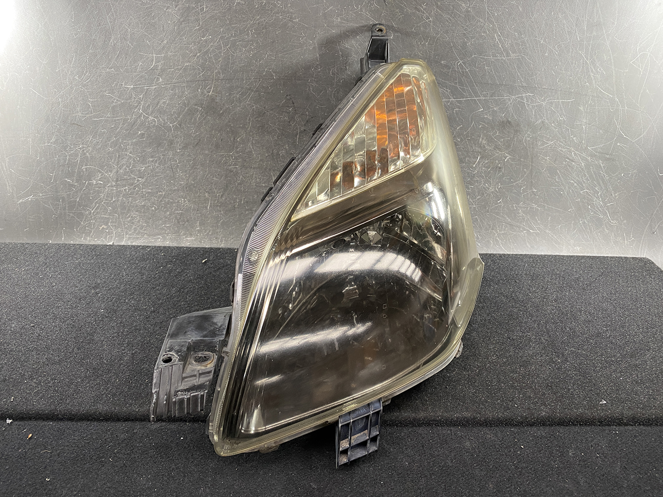 TOYOTA RACTIS NCP100 HID Headlight ICHIKOH 52-157 Left Side x1 - Image 2