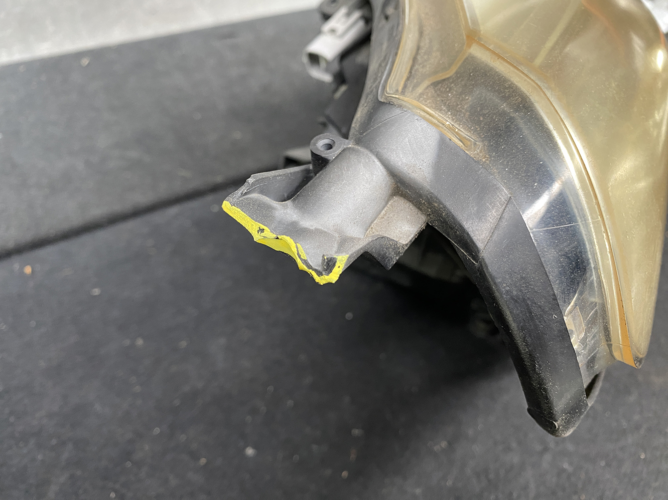 TOYOTA IQ KGJ10 Genuine Headlight KOITO 74-1 Right Side x1*DAMAGED* - Image 9