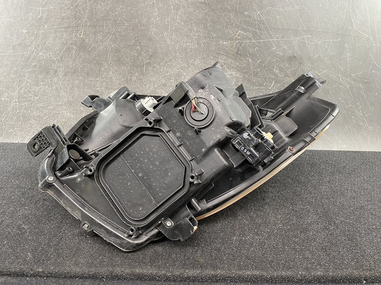 TOYOTA IQ KGJ10 Genuine Headlight KOITO 74-1 Right Side x1*DAMAGED* - Image 5