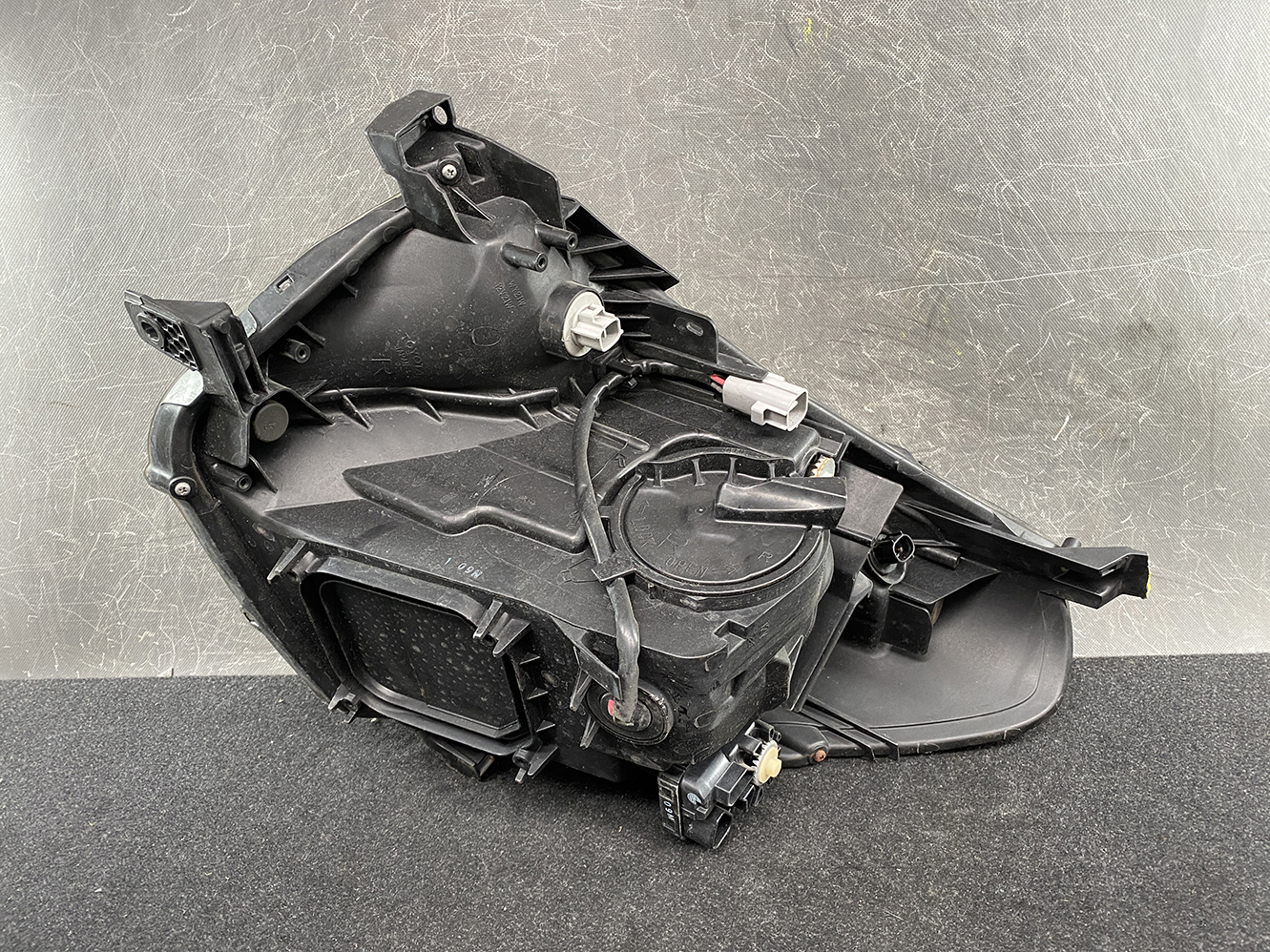 TOYOTA IQ KGJ10 Genuine Headlight KOITO 74-1 Right Side x1*DAMAGED* - Image 6