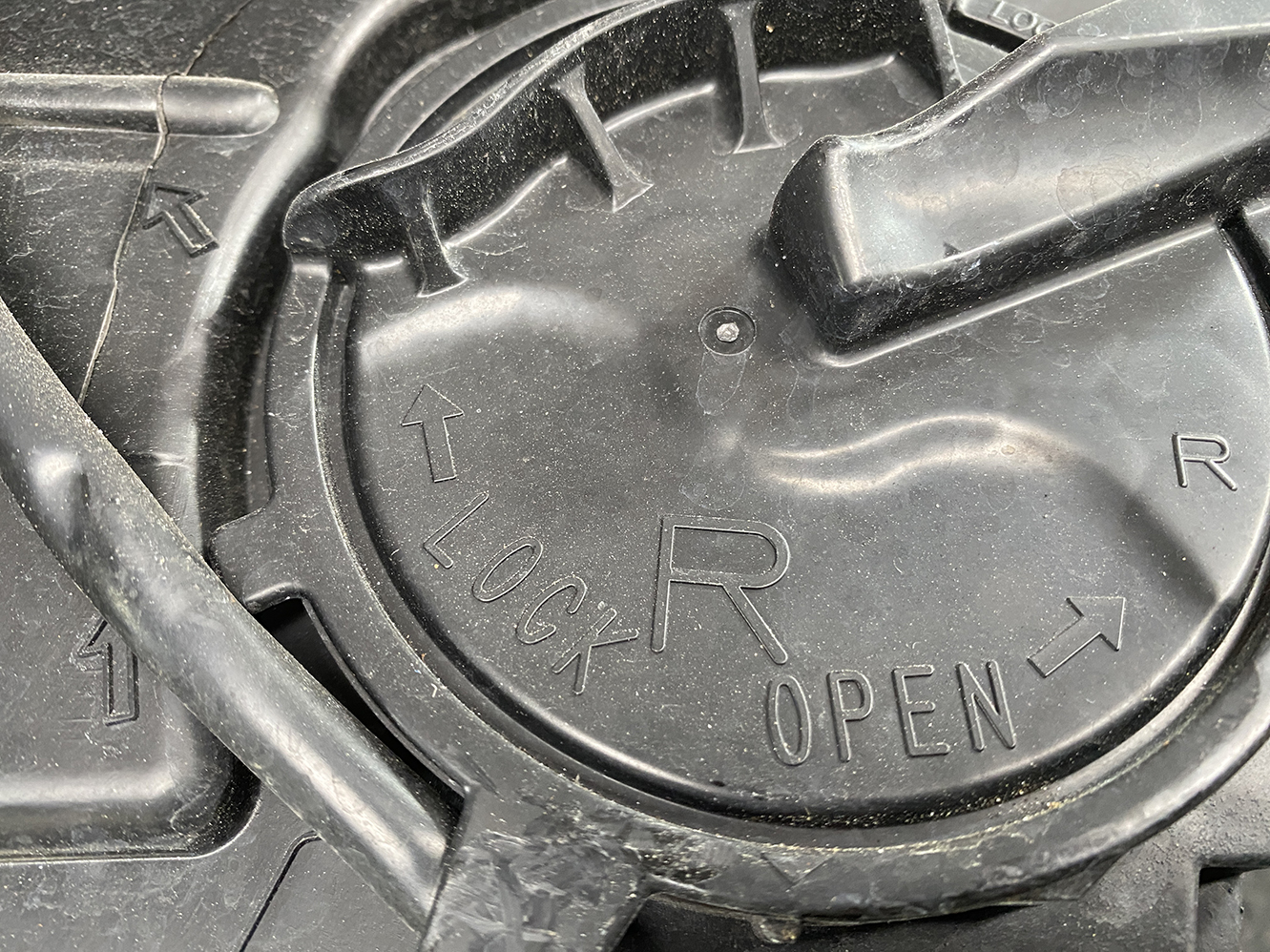 TOYOTA IQ KGJ10 Genuine Headlight KOITO 74-1 Right Side x1*DAMAGED* - Image 8