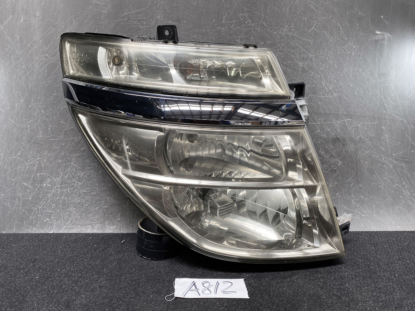 NISSAN ELGRAND E51 HID Headlight KOITO 100-24826 Right Side x1