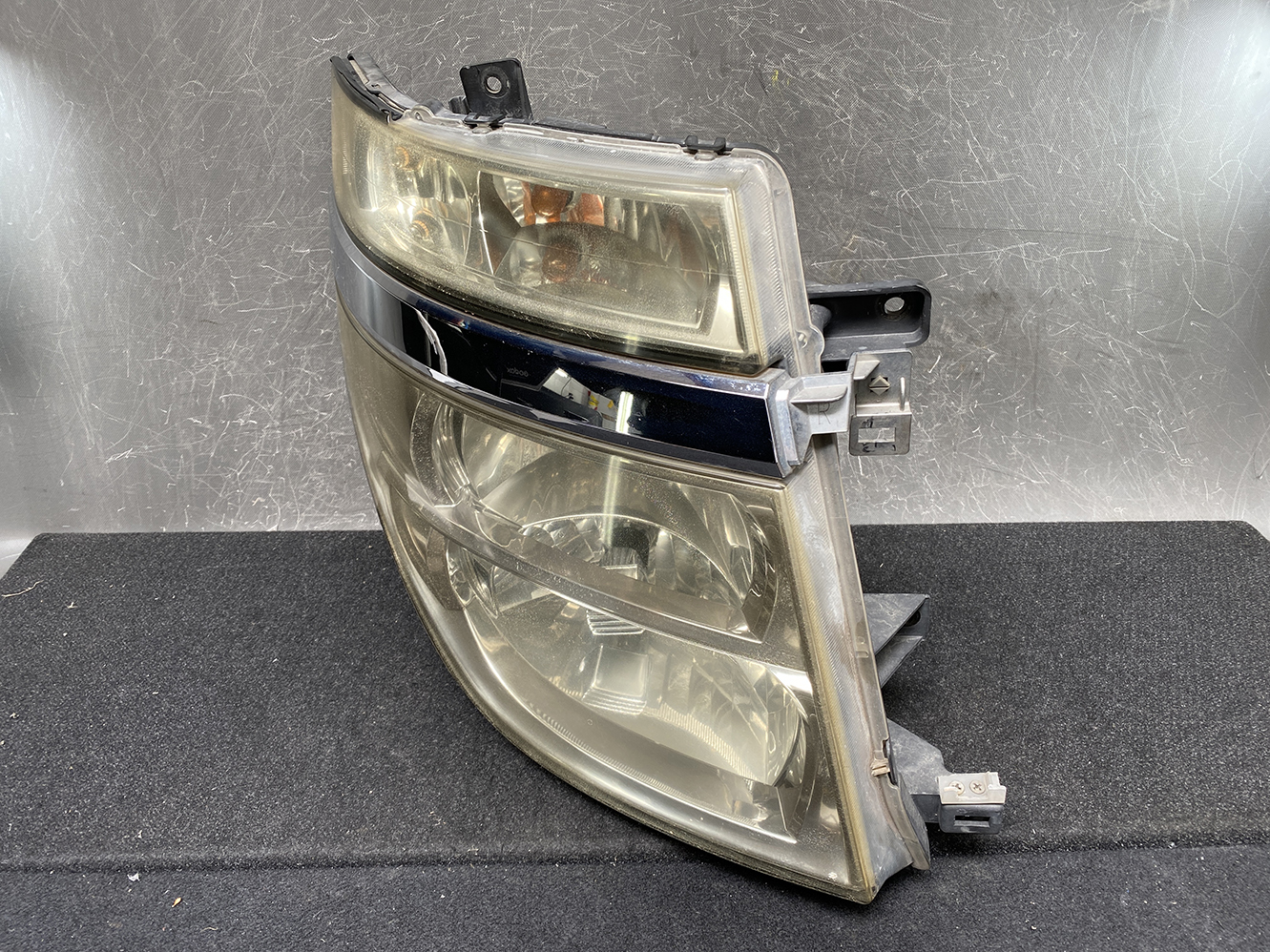 NISSAN ELGRAND E51 HID Headlight KOITO 100-24826 Right Side x1 - Image 2