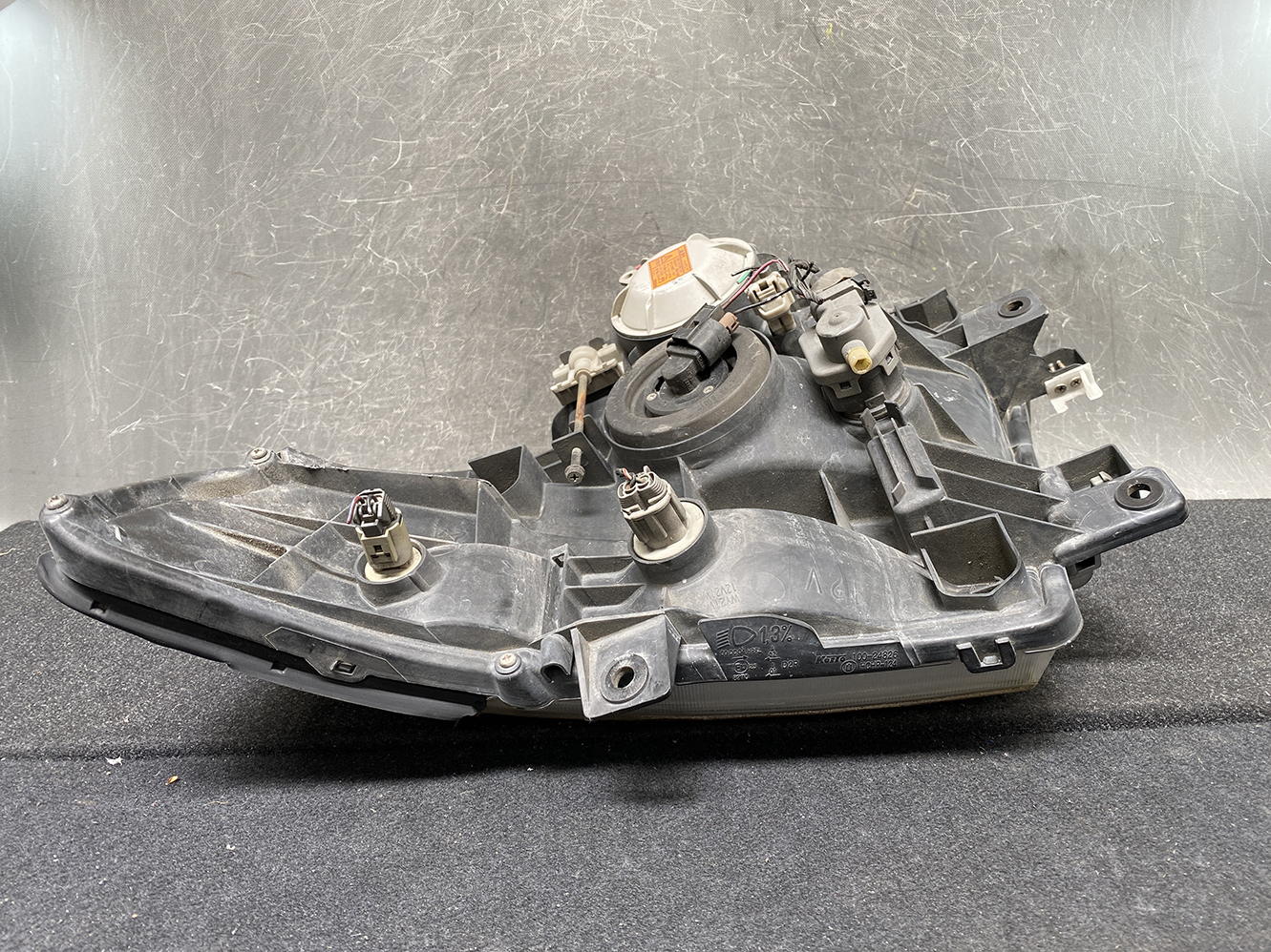 NISSAN ELGRAND E51 HID Headlight KOITO 100-24826 Right Side x1 - Image 4