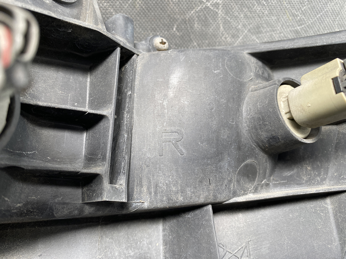 NISSAN ELGRAND E51 HID Headlight KOITO 100-24826 Right Side x1 - Image 8