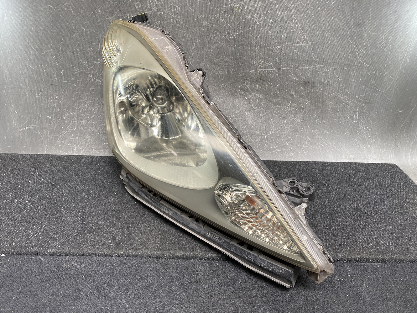 xxxx HONDA FIT JAZZ HYBRID GE GP HID Headlight P6869 Right Side x1 *DAMAGED* - Image 2