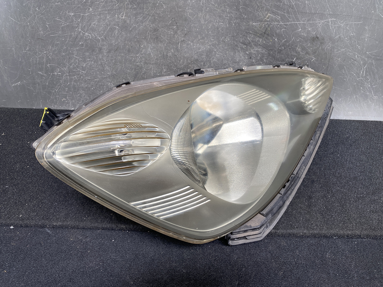 xxxx HONDA FIT JAZZ HYBRID GE GP HID Headlight P6869 Right Side x1 *DAMAGED* - Image 3