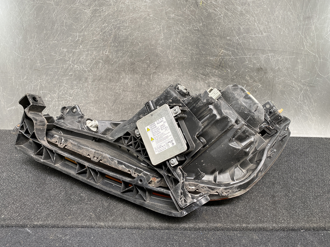 xxxx HONDA FIT JAZZ HYBRID GE GP HID Headlight P6869 Right Side x1 *DAMAGED* - Image 5