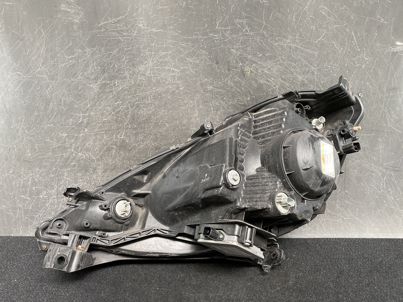 xxxx HONDA FIT JAZZ HYBRID GE GP HID Headlight P6869 Right Side x1 *DAMAGED* - Image 6