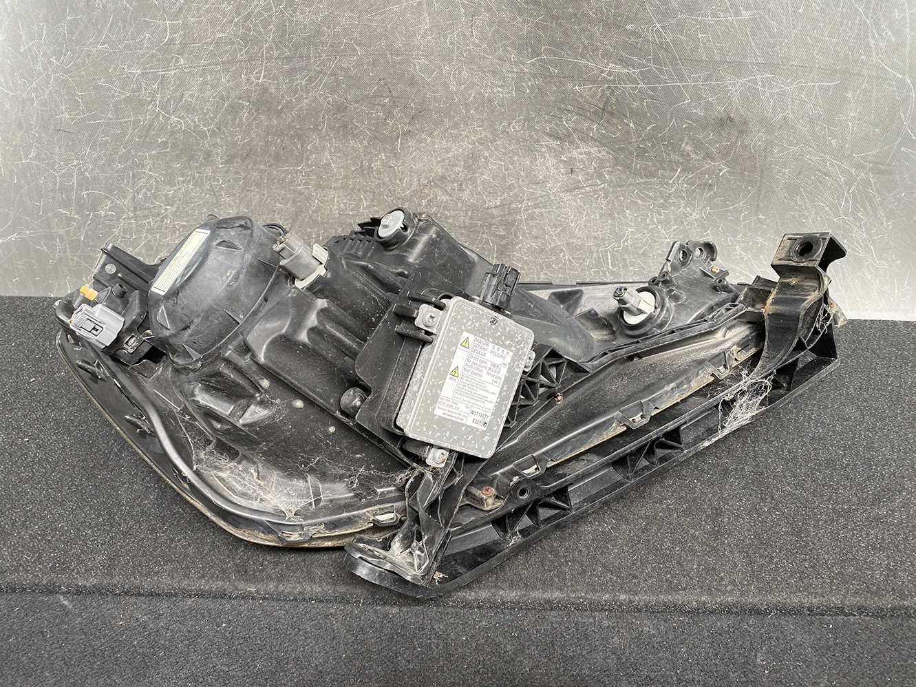 HONDA FIT JAZZ HYBRID GE GP HID Headlight P6869 Left Side x1 *DAMAGED* - Image 6