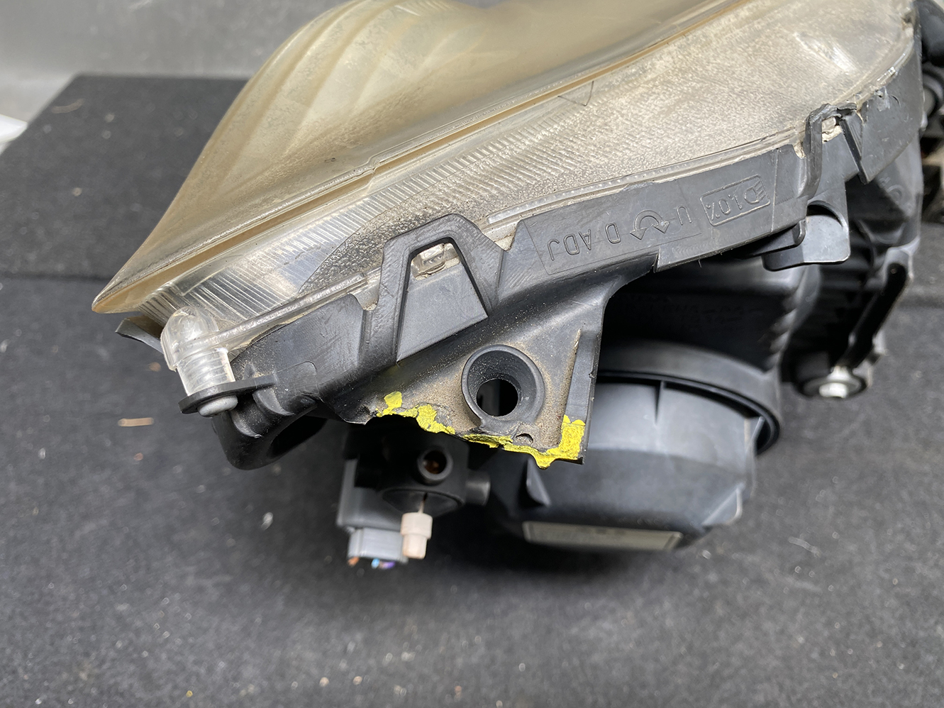 HONDA FIT JAZZ HYBRID GE GP HID Headlight P6869 Left Side x1 *DAMAGED* - Image 9