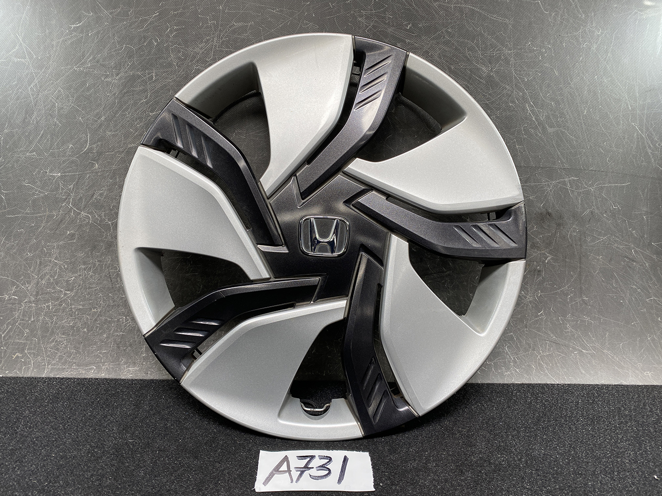 HONDA FIT GP5 Genuine 15inch WHEEL CAP / HUB CAP 44733-T5C-N01 x1