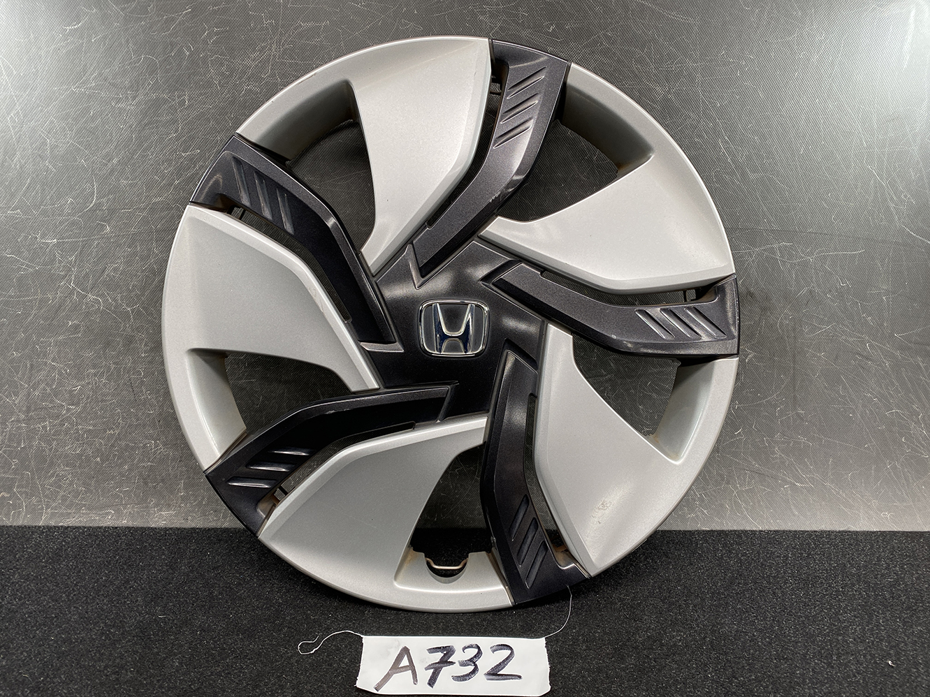 HONDA FIT GP5 Genuine 15inch WHEEL CAP / HUB CAP 44733-T5C-N01 x1