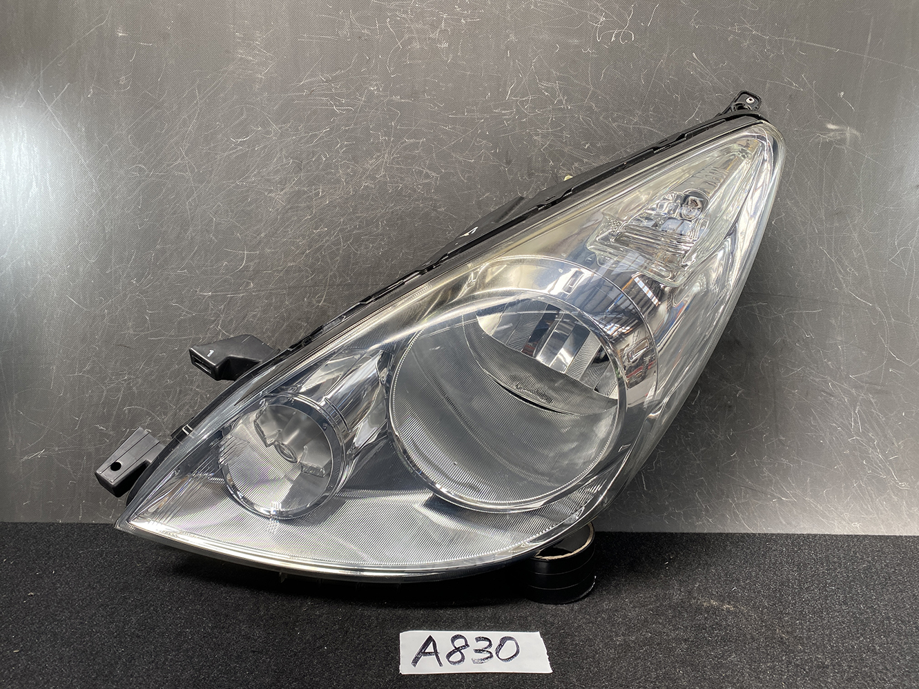 NISSAN NOTE E11 NE11 Headlight H005 Left Side x1