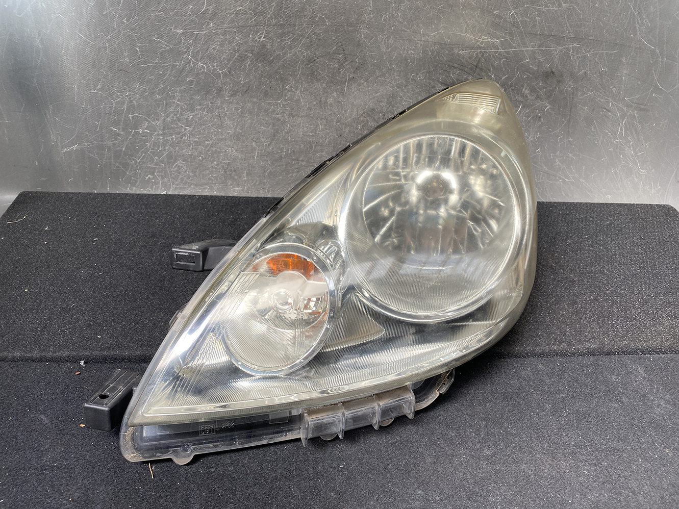 NISSAN NOTE E11 NE11 Headlight H005 Left Side x1*DAMAGED* - Image 2
