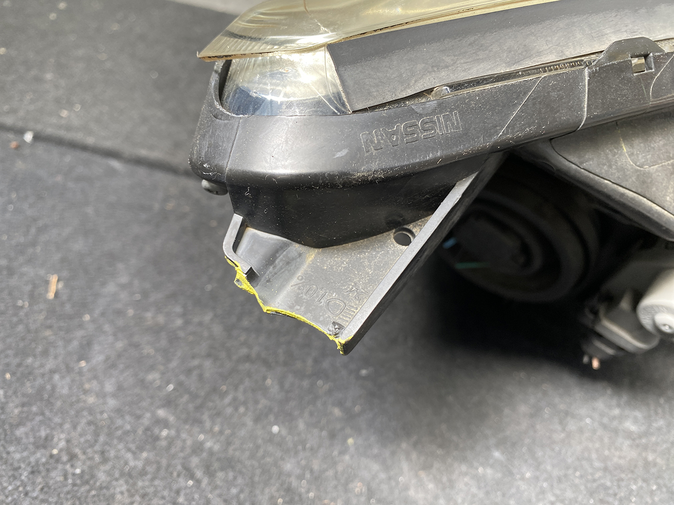 NISSAN NOTE E11 NE11 Headlight H005 Left Side x1*DAMAGED* - Image 9