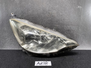 TOYOTA AQUA NHP10 Genuine Headlight KOITO 52-244 Right Side x1