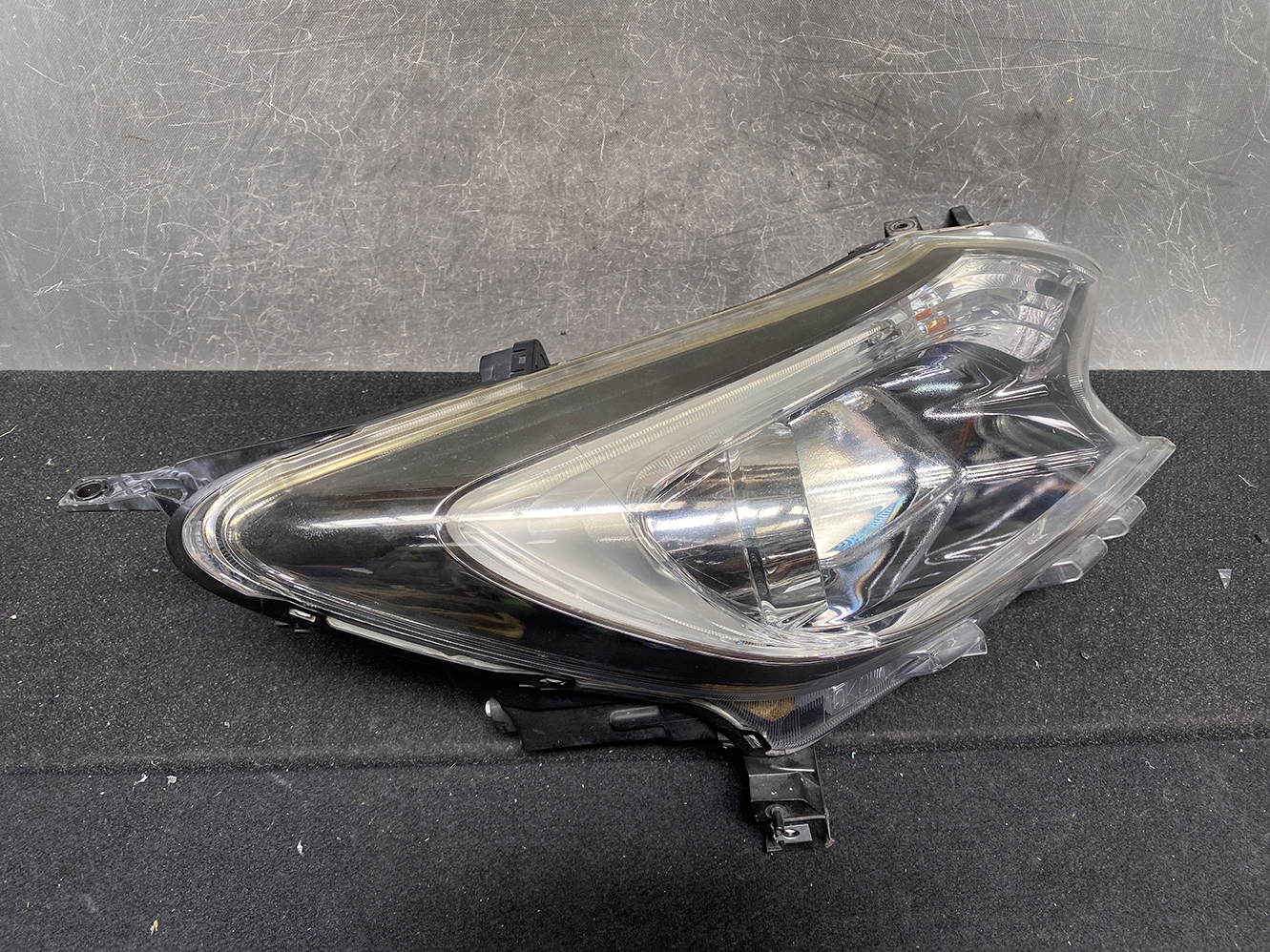 NISSAN NOTE E12 NE12 Headlight 1895 Right Side x1 - Image 3