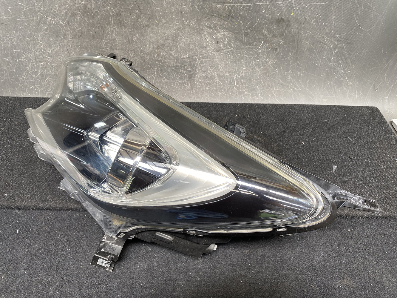 NISSAN NOTE E12 NE12 Headlight 1895 Left Side x1 - Image 3