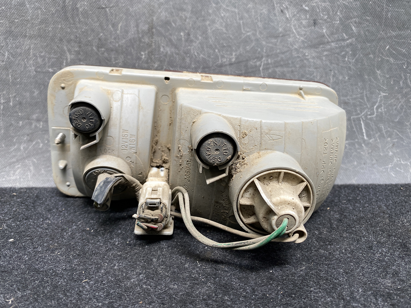 DAIHATSU HIJET TRUCK Taillight TOKAIDENSO 20505L Left SIDE X1 - Image 4