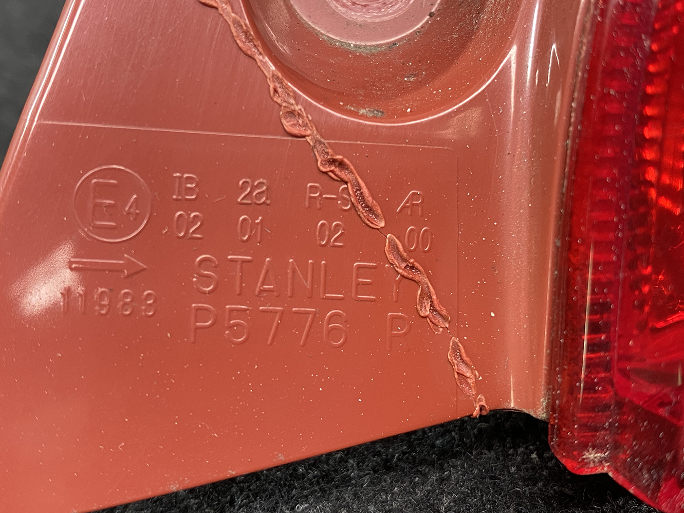 MAZDA DEMIO DE DEJFS DE3FS DE5FS Taillight P5776 Right Side x1*DAMAGED* - Image 6