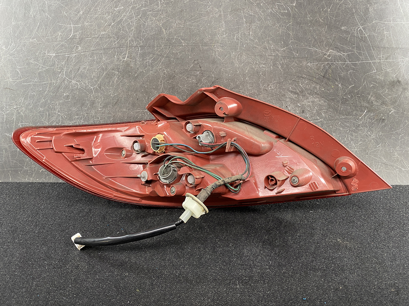 MAZDA DEMIO DE DEJFS DE3FS DE5FS Taillight P5776 Right Side x1*DAMAGED* - Image 4