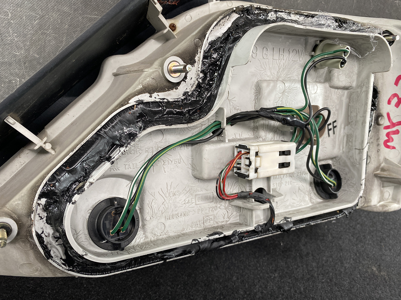 NISSAN GLORIA CEDRIC Y33 Genuine Taillight ICHIKOH 7429 Left Side x1 *DAMAGED* - Image 9