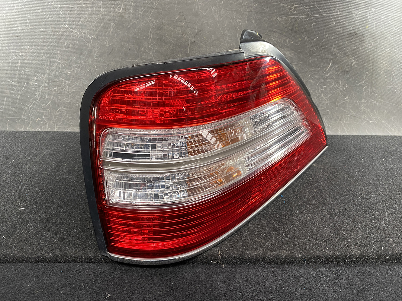 NISSAN GLORIA CEDRIC Y33 Genuine Taillight ICHIKOH 7429 Left Side x1 *DAMAGED* - Image 2