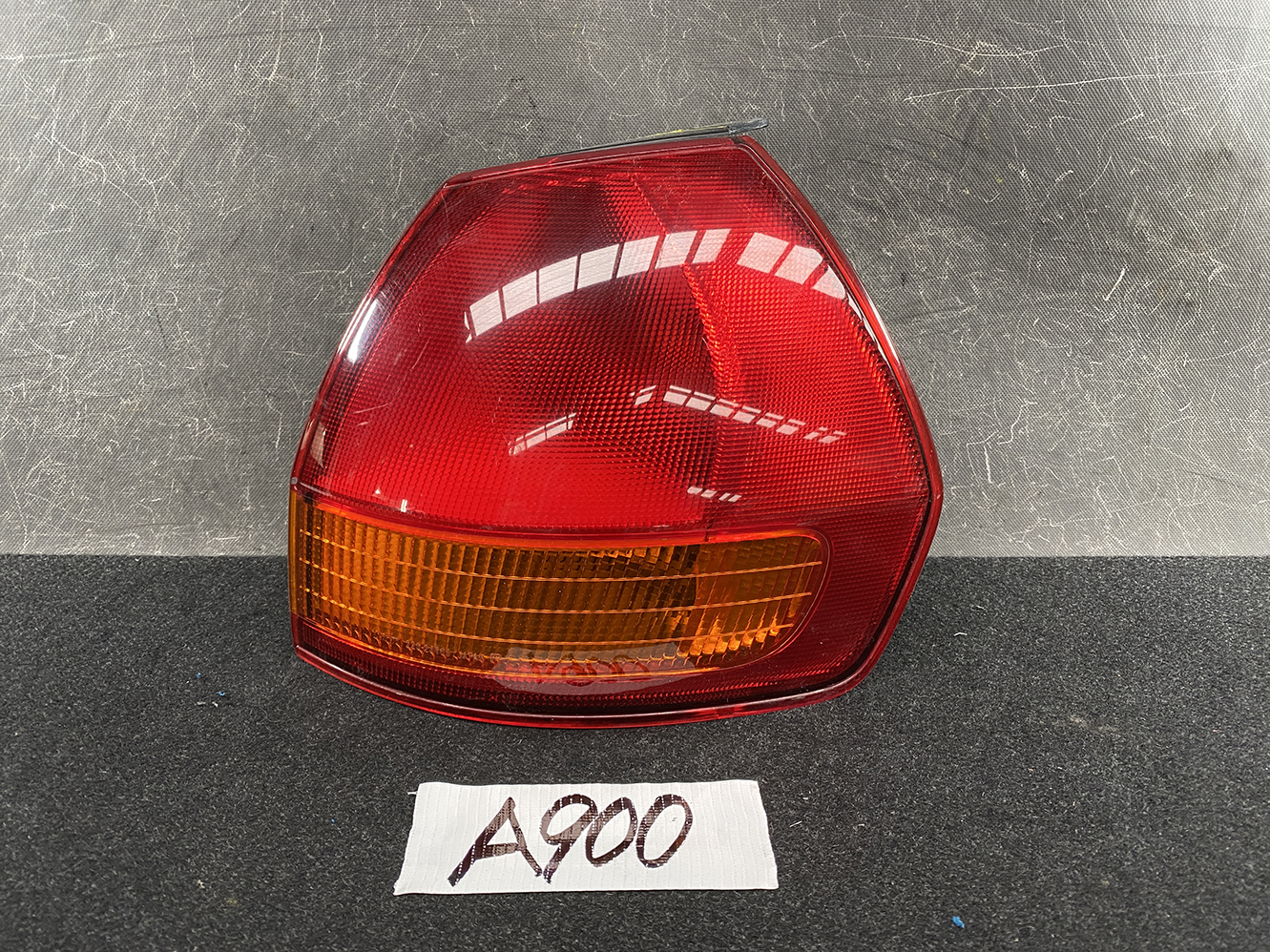 NISSAN AD VAN Y11 Genuine Taillight KOITO 220-24765 Right Side x1*DAMAGED*