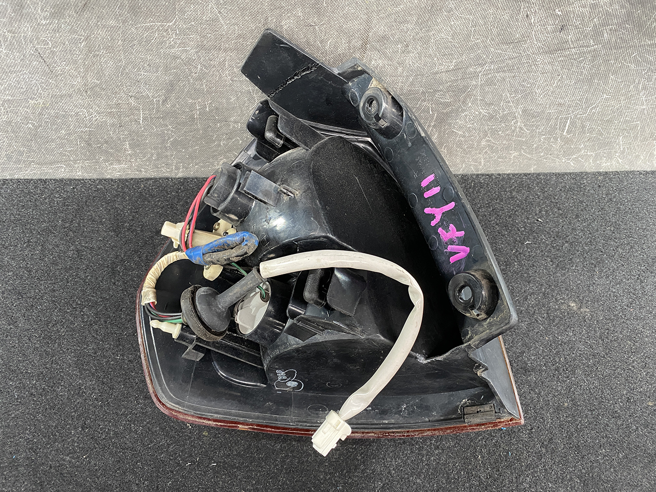 NISSAN AD VAN Y11 Genuine Taillight KOITO 220-24765 Right Side x1*DAMAGED* - Image 4