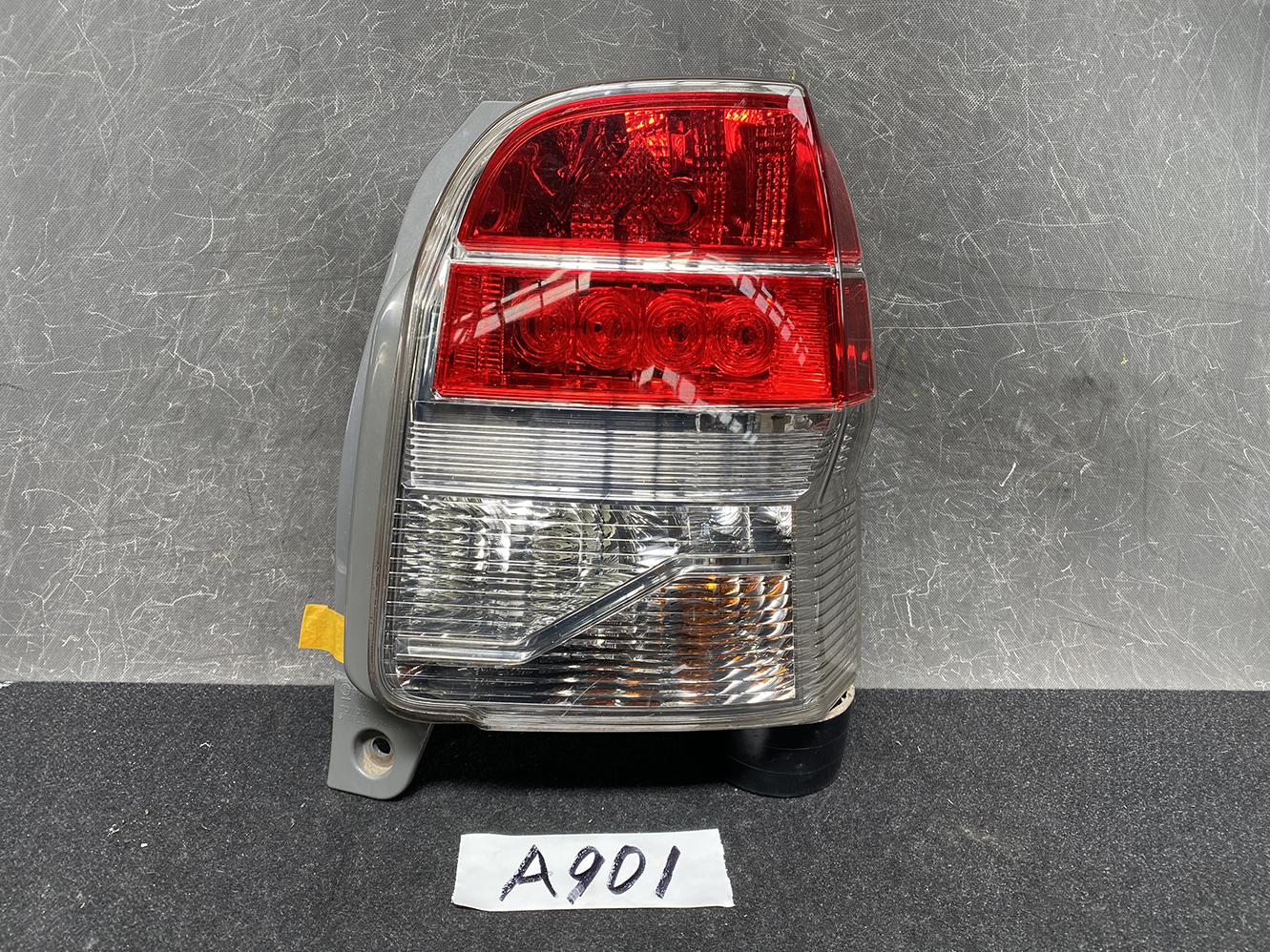 TOYOTA PORTE SPADE Taillight 52-262 Right Side x1*DAMAGED*