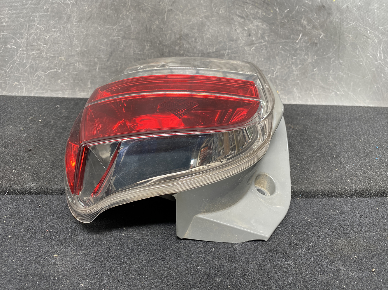 TOYOTA PORTE SPADE Taillight 52-262 Right Side x1*DAMAGED* - Image 4