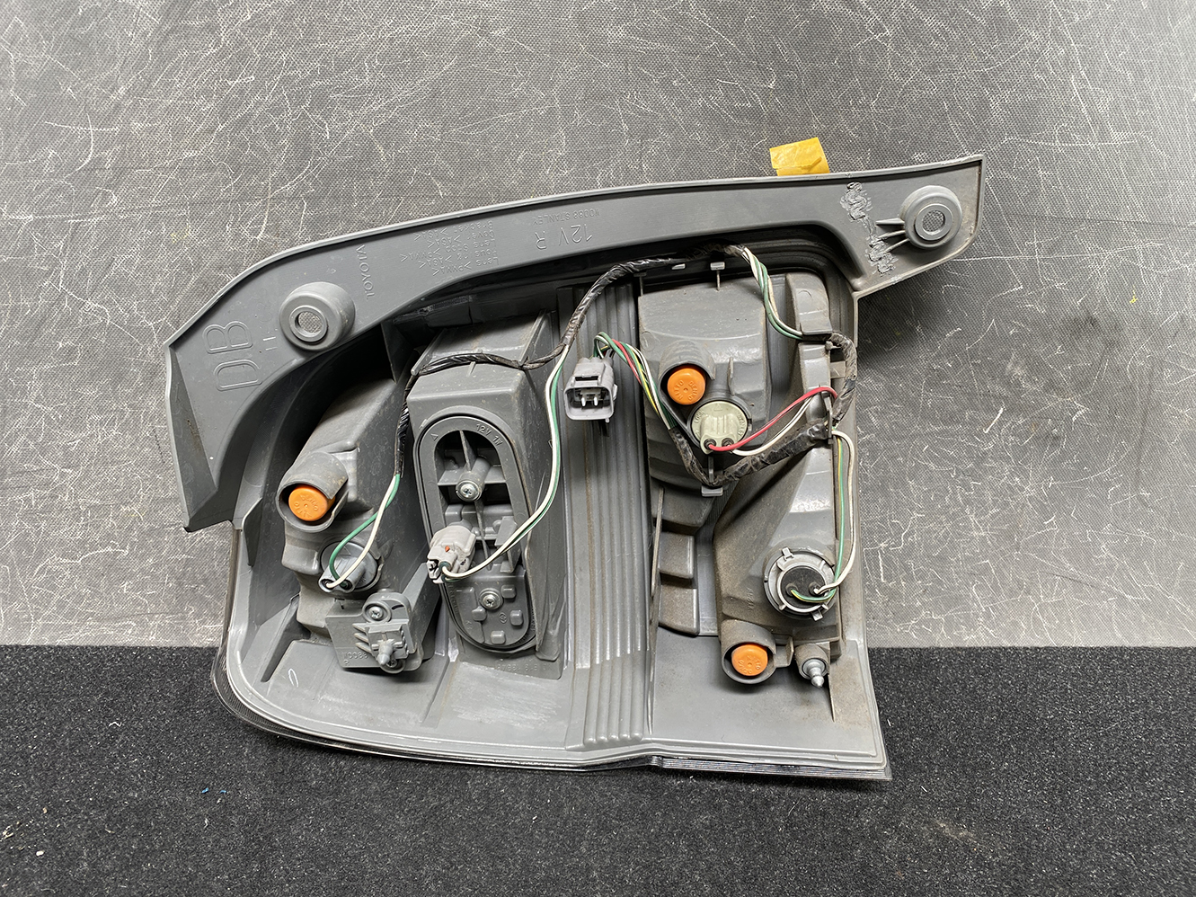 TOYOTA PORTE SPADE Taillight 52-262 Right Side x1*DAMAGED* - Image 6