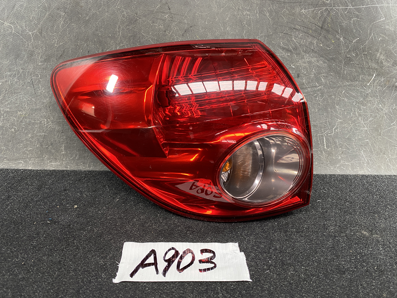 NISSAN AD VY12 Genuine Taillight KOITO 220-24886 Left Side x1 *DAMAGED*