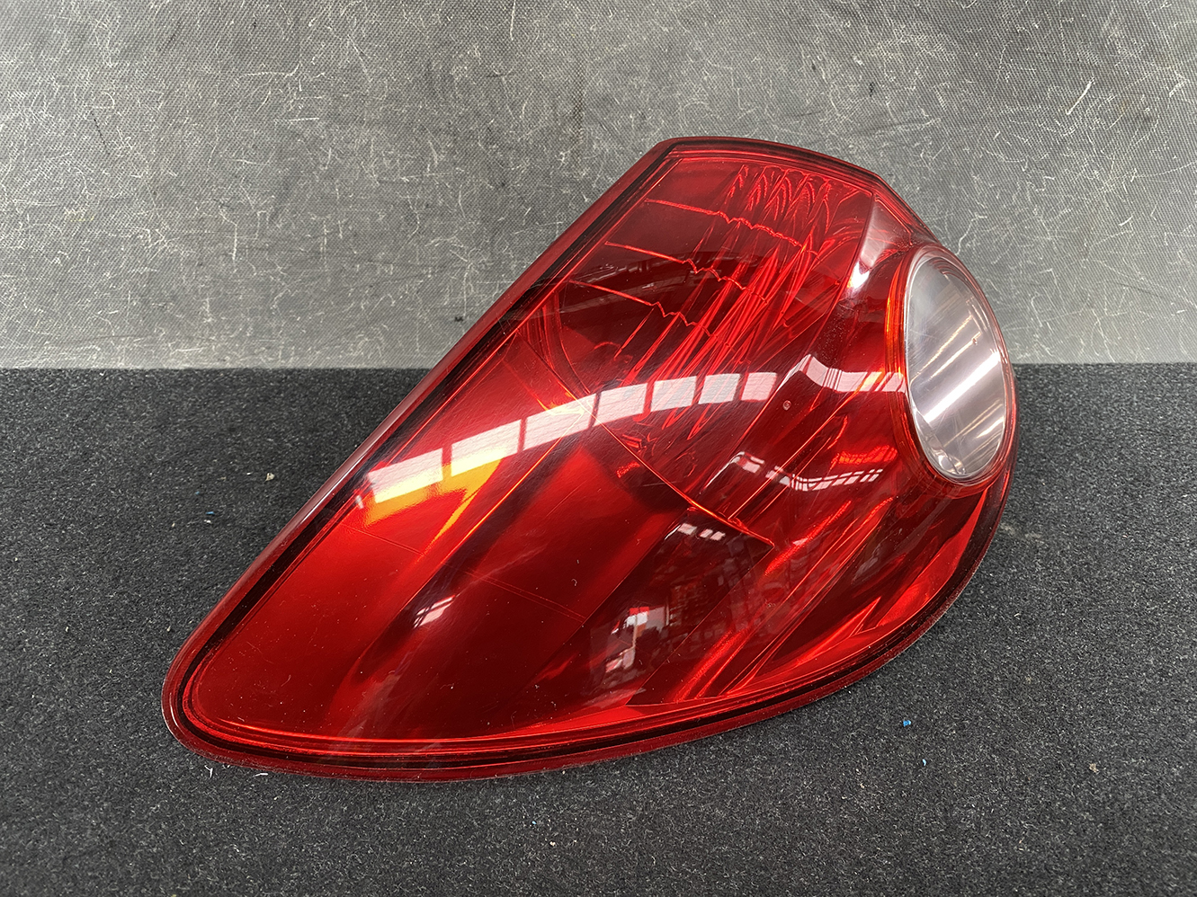 NISSAN AD VY12 Genuine Taillight KOITO 220-24886 Left Side x1 *DAMAGED* - Image 3