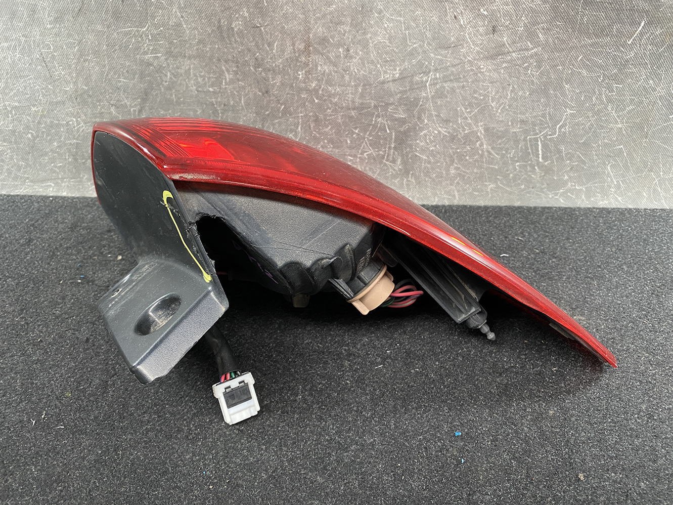 NISSAN AD VY12 Genuine Taillight KOITO 220-24886 Left Side x1 *DAMAGED* - Image 4
