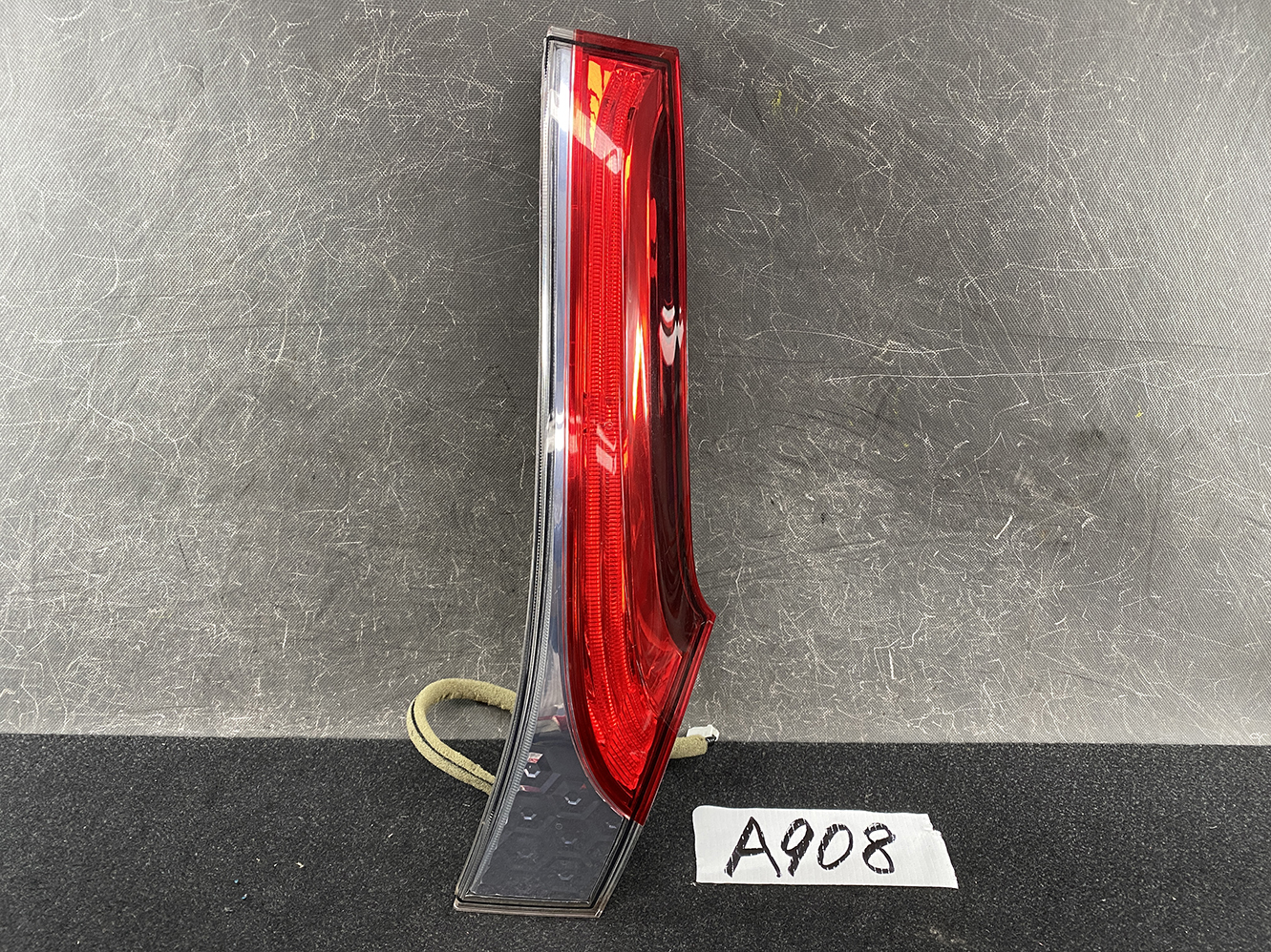 HONDA FIT JAZZ HYBRID GP5 GP6 Taillight W1695 Right Side x1 *DAMAGED*