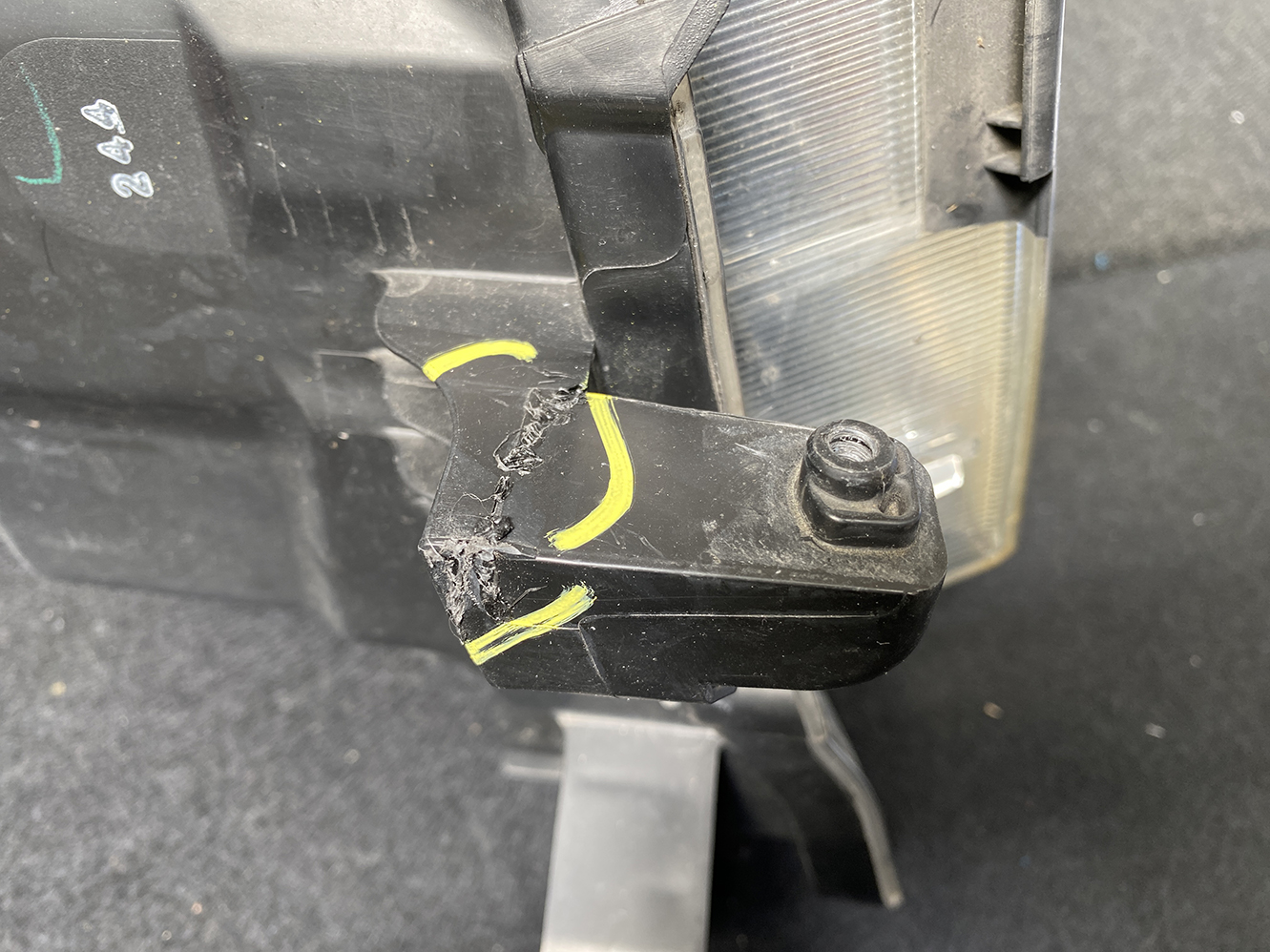 TOYOTA VOXY NOAH ZRR70 ZRR75 Headlight 28-226 Left Side x1 *DAMAGED* - Image 12