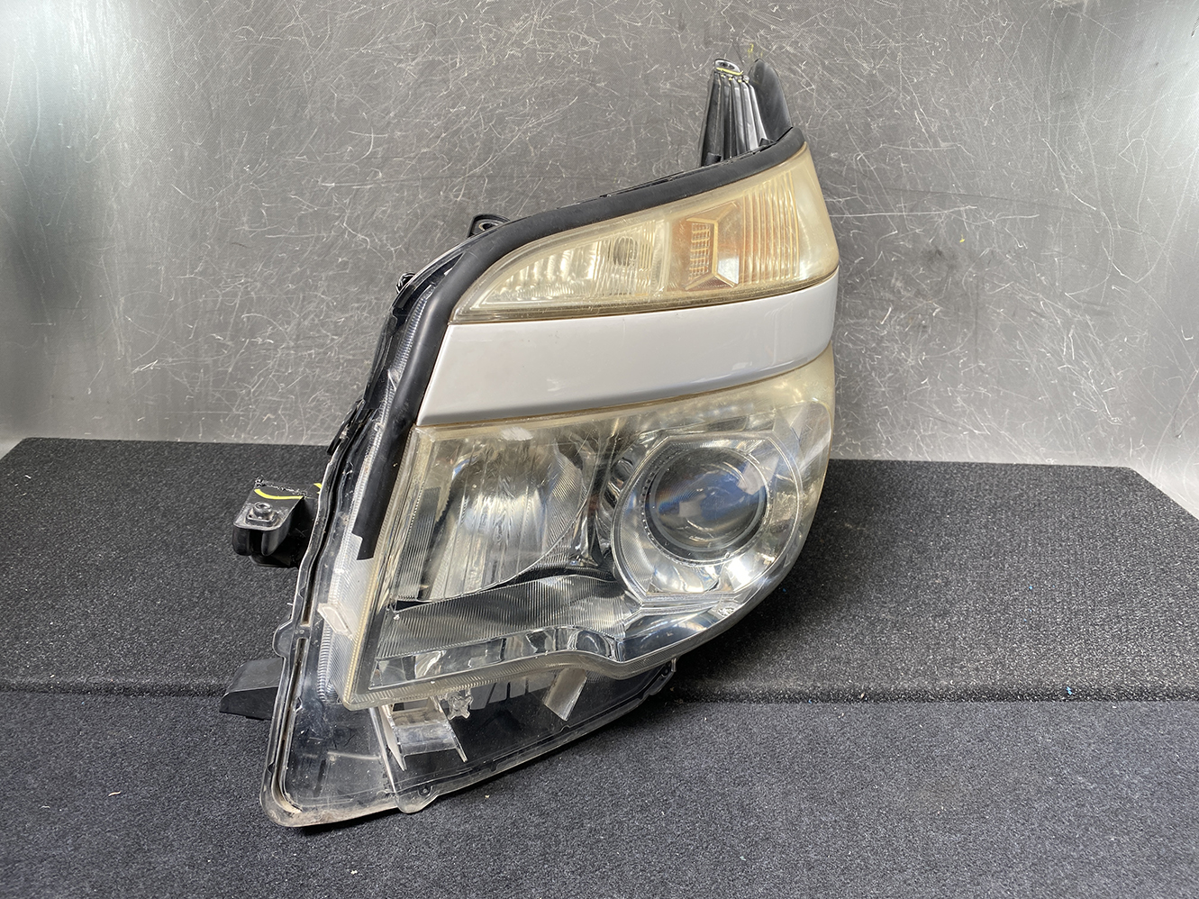 TOYOTA VOXY NOAH ZRR70 ZRR75 Headlight 28-226 Left Side x1 *DAMAGED* - Image 2
