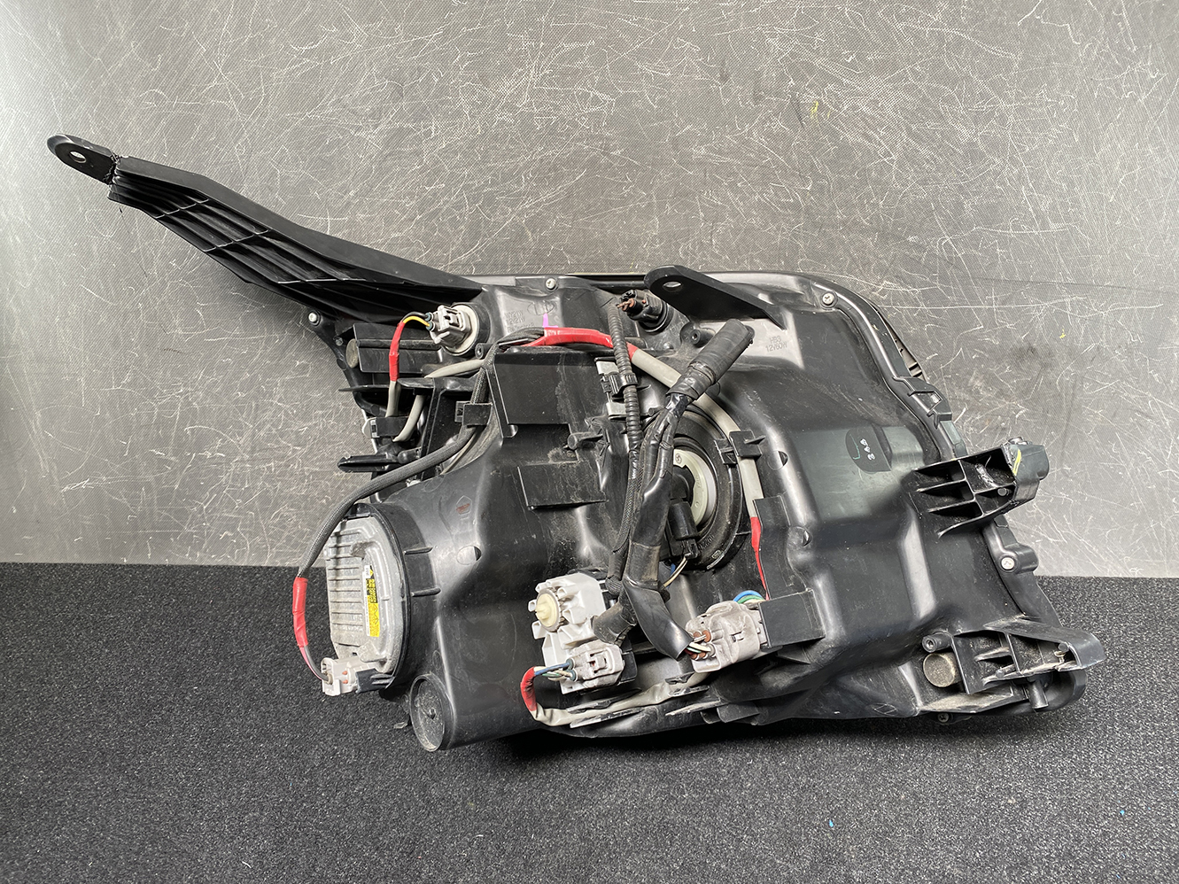 TOYOTA VOXY NOAH ZRR70 ZRR75 Headlight 28-226 Left Side x1 *DAMAGED* - Image 6