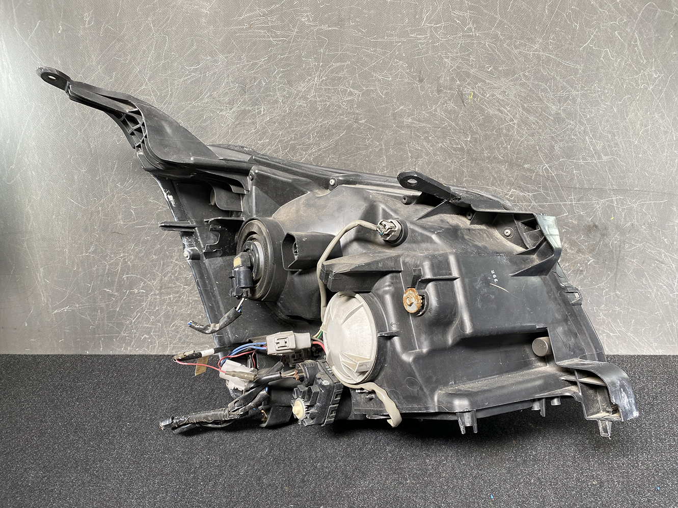 A917_7 TOYOTA VOXY NOAH ZRR75 ZRR70 Headlight KOITO 28-200 Left Side x1 » JDM-PARTS NZ » JDM-PARTS NZ TOYOTA VOXY NOAH ZRR75 ZRR70 Headlight KOITO 28-200 Left Side x1 » JDM-PARTS NZ