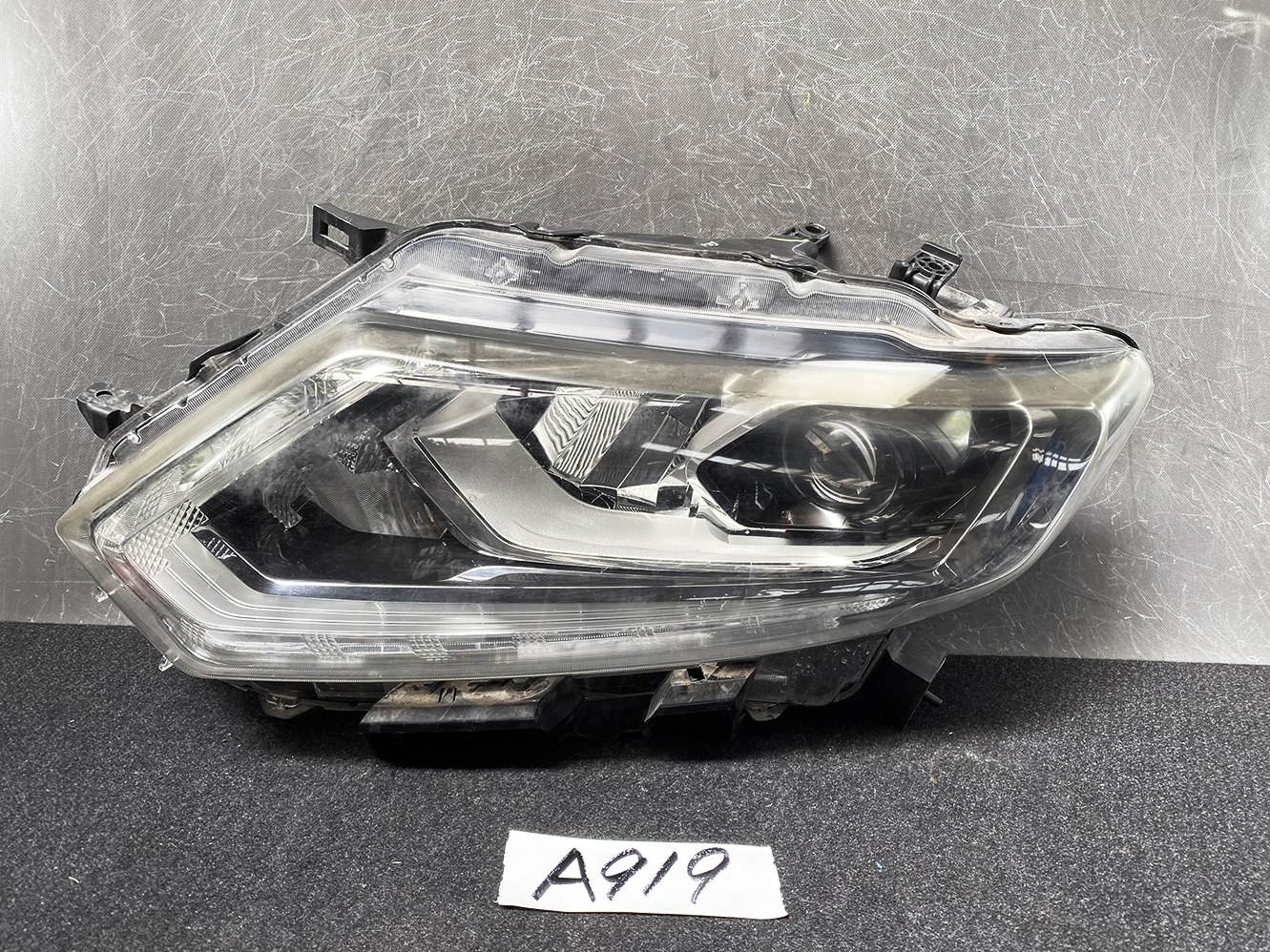 A919_1 NISSAN X-TRAIL NT32 Genuine Headlight KOITO 100-17942 Left Side x1 *DAMAGED* » JDM-PARTS NZ » JDM-PARTS NZ NISSAN X-TRAIL NT32 Genuine Headlight KOITO 100-17942 Left Side x1 *DAMAGED* » JDM-PARTS NZ