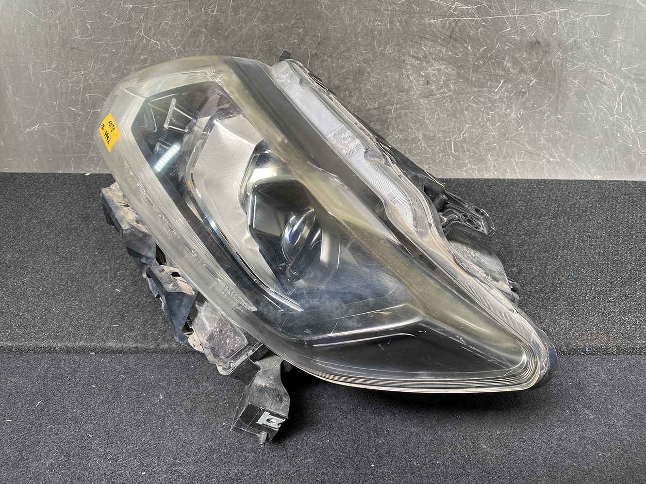 A919_5 NISSAN X-TRAIL NT32 Genuine Headlight KOITO 100-17942 Left Side x1 *DAMAGED* » JDM-PARTS NZ » JDM-PARTS NZ NISSAN X-TRAIL NT32 Genuine Headlight KOITO 100-17942 Left Side x1 *DAMAGED* » JDM-PARTS NZ