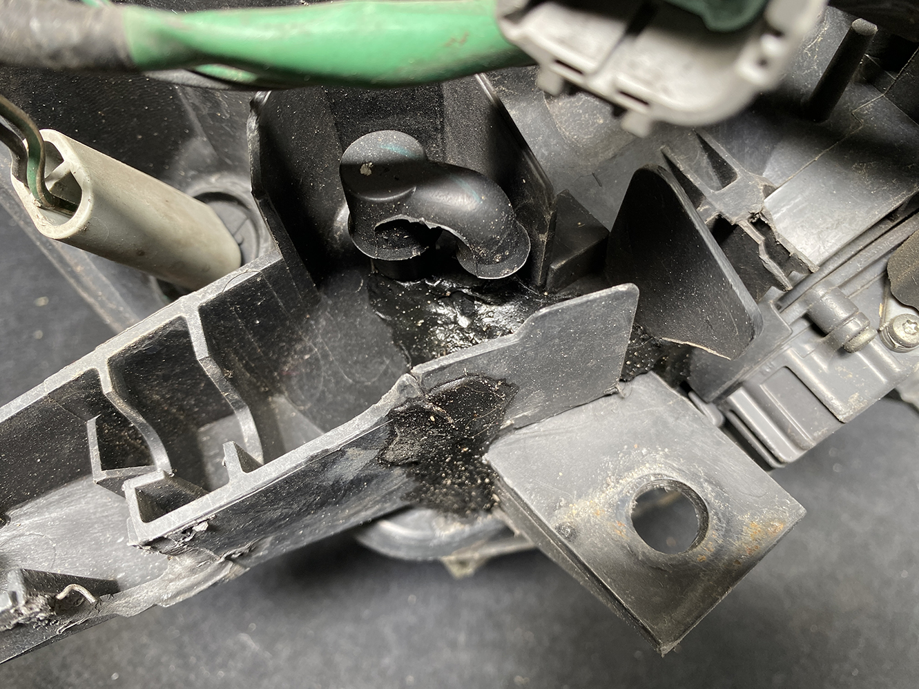 A920_10 NISSAN Fairlady Z 350Z Z33 HZ33 Headlight 100-63820 Left Side x1 *DAMAGED* » JDM-PARTS NZ » JDM-PARTS NZ NISSAN Fairlady Z 350Z Z33 HZ33 Headlight 100-63820 Left Side x1 *DAMAGED* » JDM-PARTS NZ