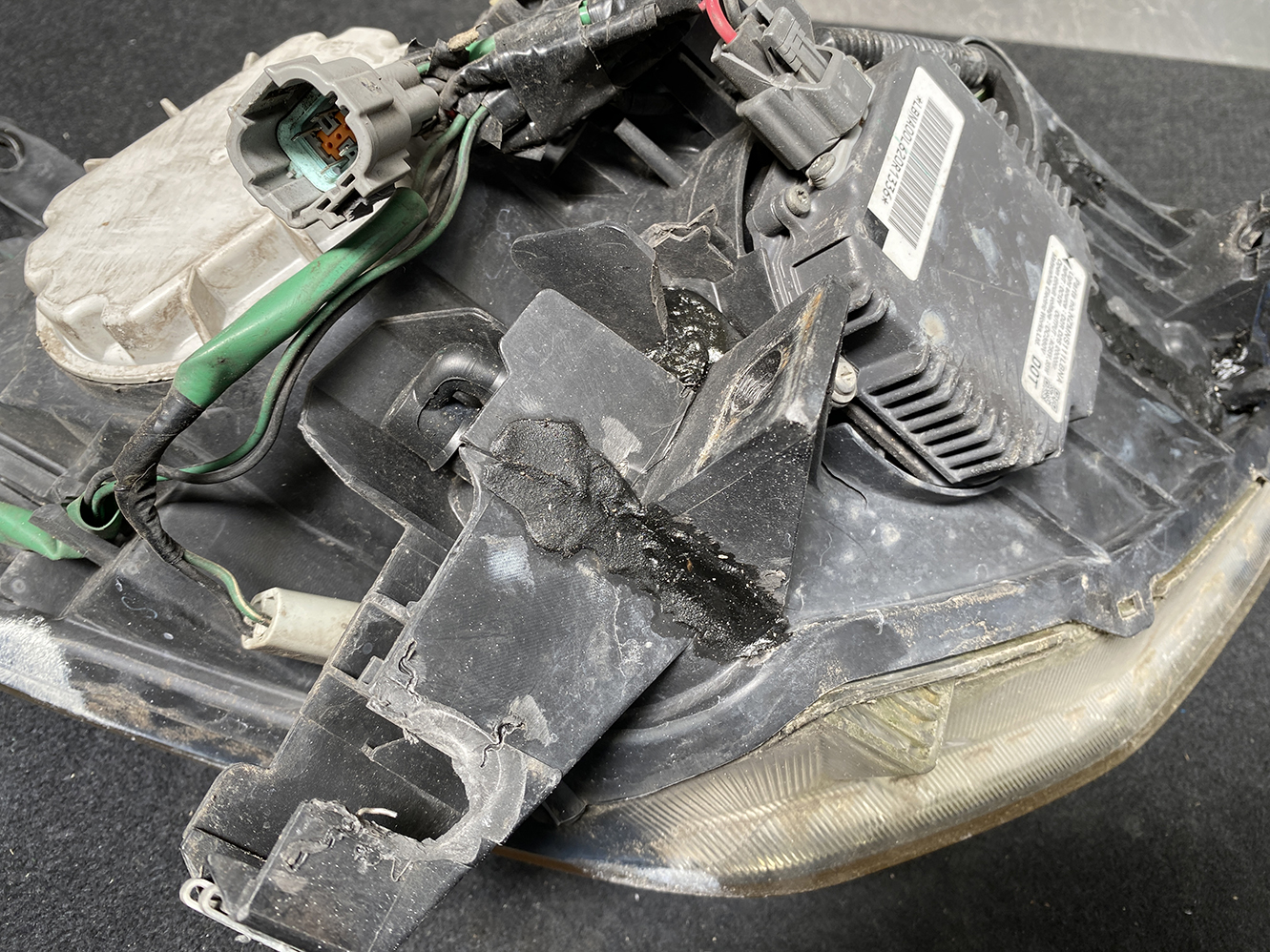 A920_8 NISSAN Fairlady Z 350Z Z33 HZ33 Headlight 100-63820 Left Side x1 *DAMAGED* » JDM-PARTS NZ » JDM-PARTS NZ NISSAN Fairlady Z 350Z Z33 HZ33 Headlight 100-63820 Left Side x1 *DAMAGED* » JDM-PARTS NZ