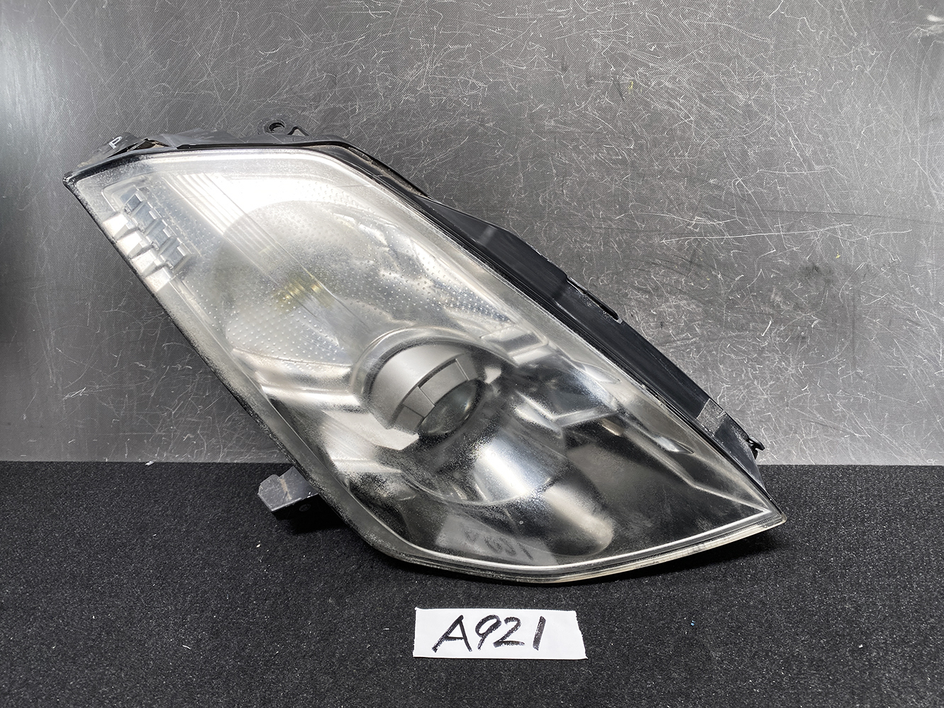 A921_1 NISSAN Fairlady Z 350Z Z33 HZ33 Headlight 100-63820 Right Side x1 *DAMAGED* » JDM-PARTS NZ » JDM-PARTS NZ NISSAN Fairlady Z 350Z Z33 HZ33 Headlight 100-63820 Right Side x1 *DAMAGED* » JDM-PARTS NZ